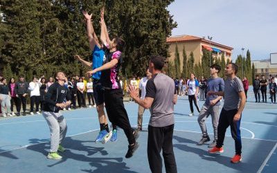 PARTIDO DE BALONCESTO Y VOLEIBOL ENTRE PROFESORES Y ALUMNOS